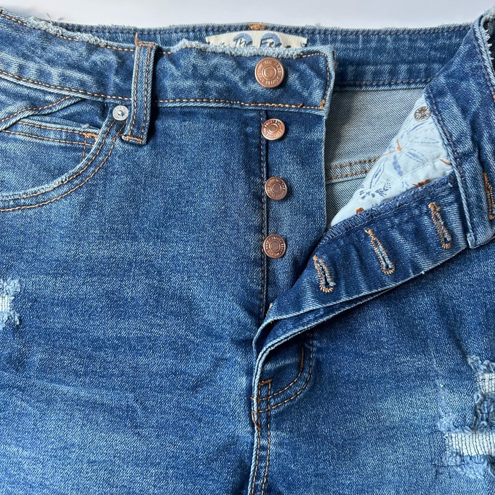 NWT Free People CRVY High Rise Button Fly Denim Shorts, Size 28. - Picture 4 of 7